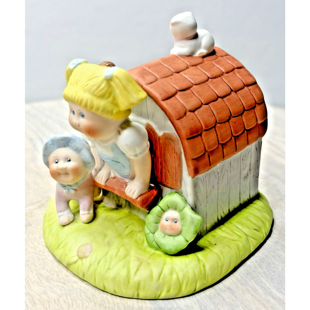 CABBAGE PATCH KIDS PORCELAIN FIGURINE KIDS PLAYING IN DOG HOUSE - Picture 5 of 6